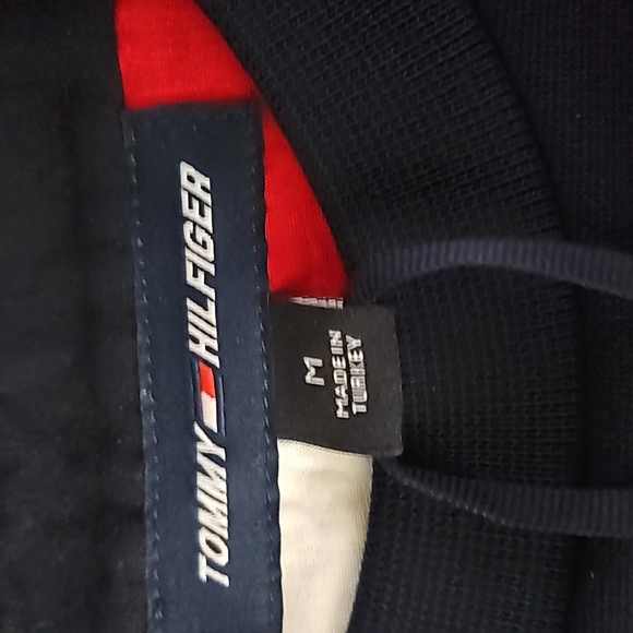 Tommy Hilfiger Long Sleeve Sweatshirt.BRAND NEW w/ TAGS!! - Picture 2 of 7